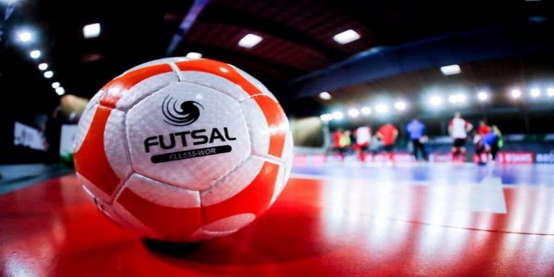 Futsal là một môn thể thao sôi động chơi trên sân nhỏ